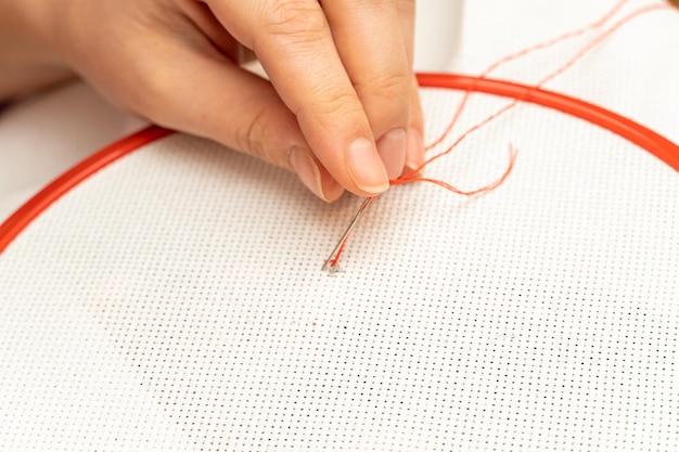 zbliżenie ręcznego haftu